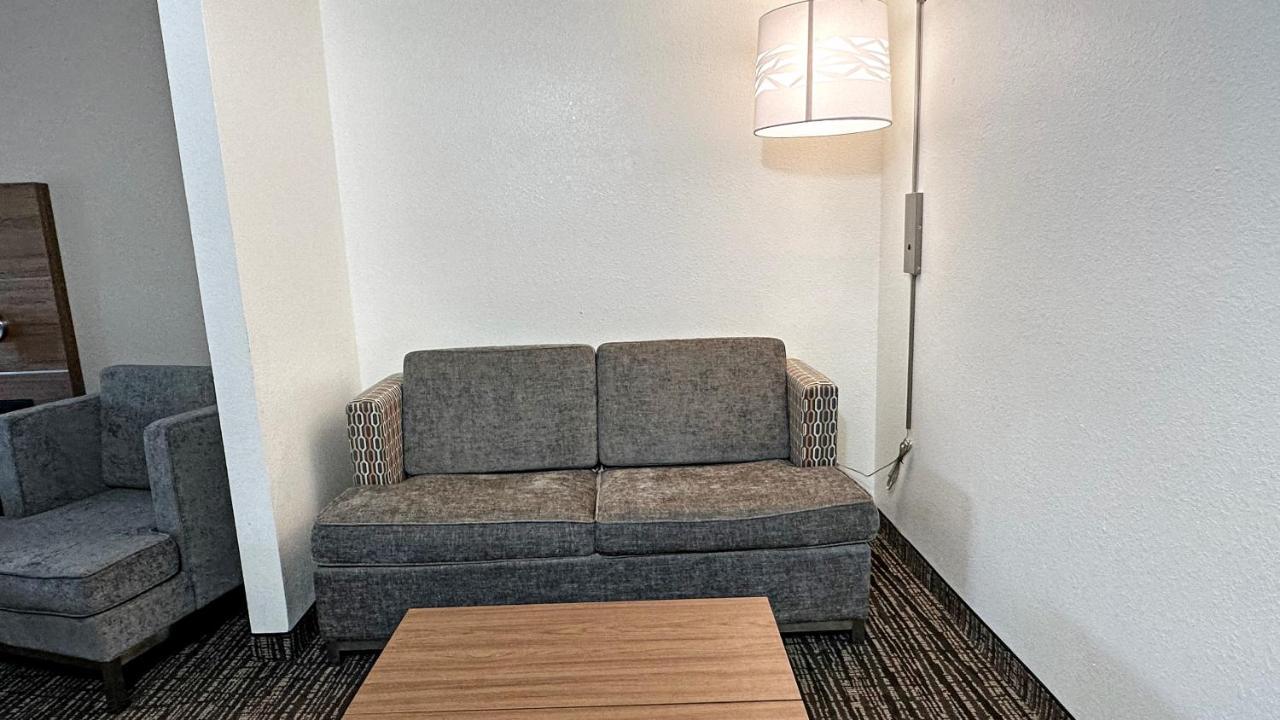 Estherville Hotel&Suites Buitenkant foto