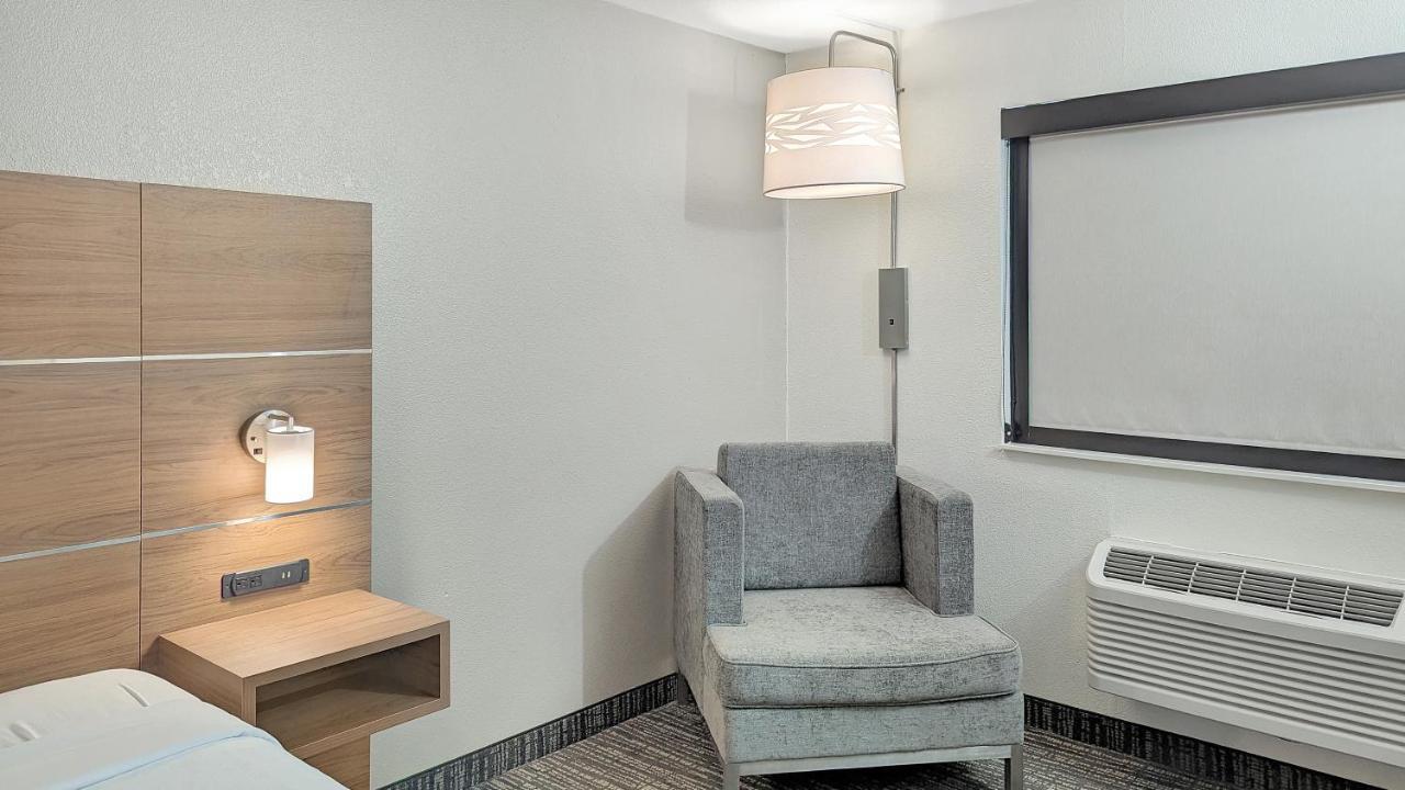 Estherville Hotel&Suites Buitenkant foto