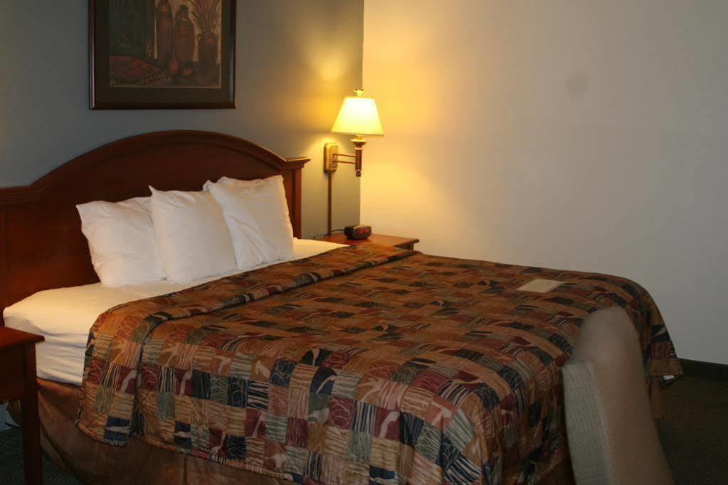 Estherville Hotel&Suites Buitenkant foto